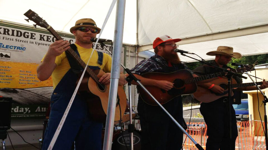 Oakridge, Oregon Keg & Cask Festival: 3 musicians performing